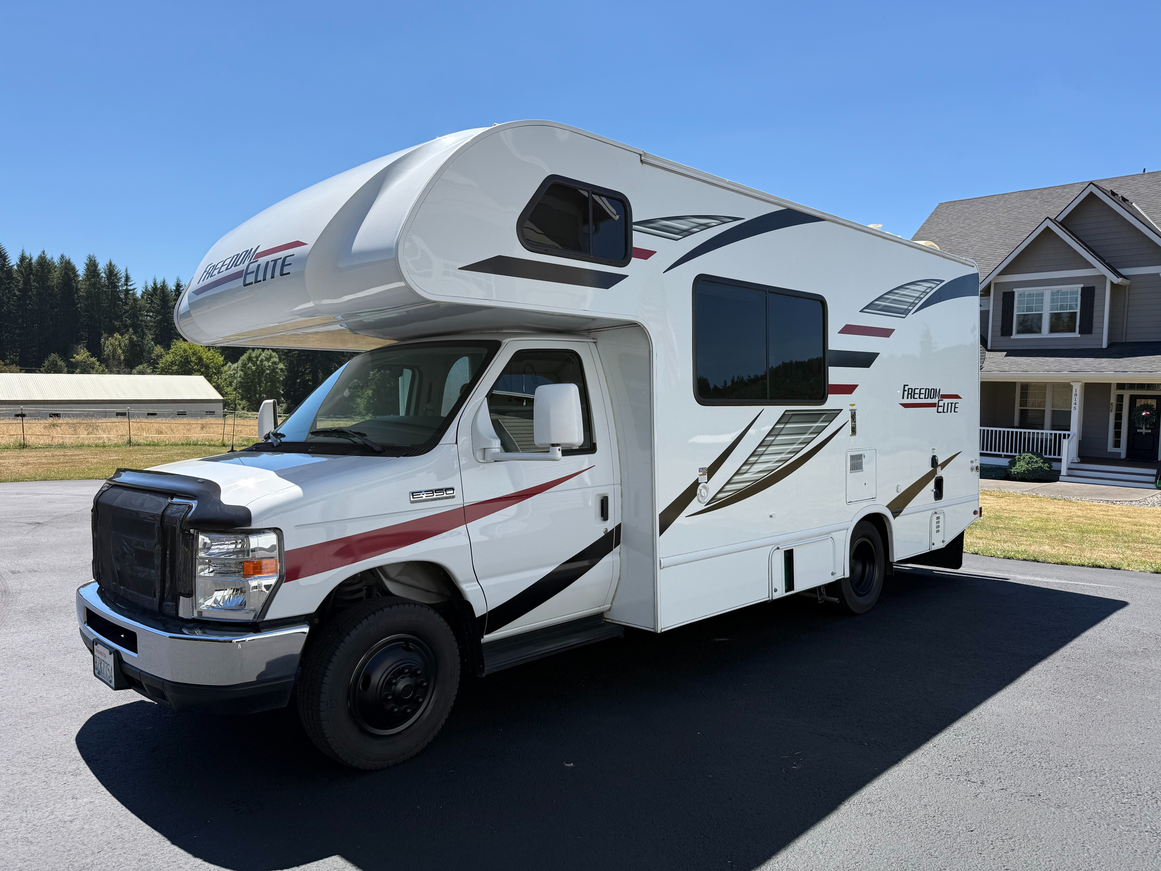 Cozy Camper 2020 Thor Freedom Elite 22HE Class C