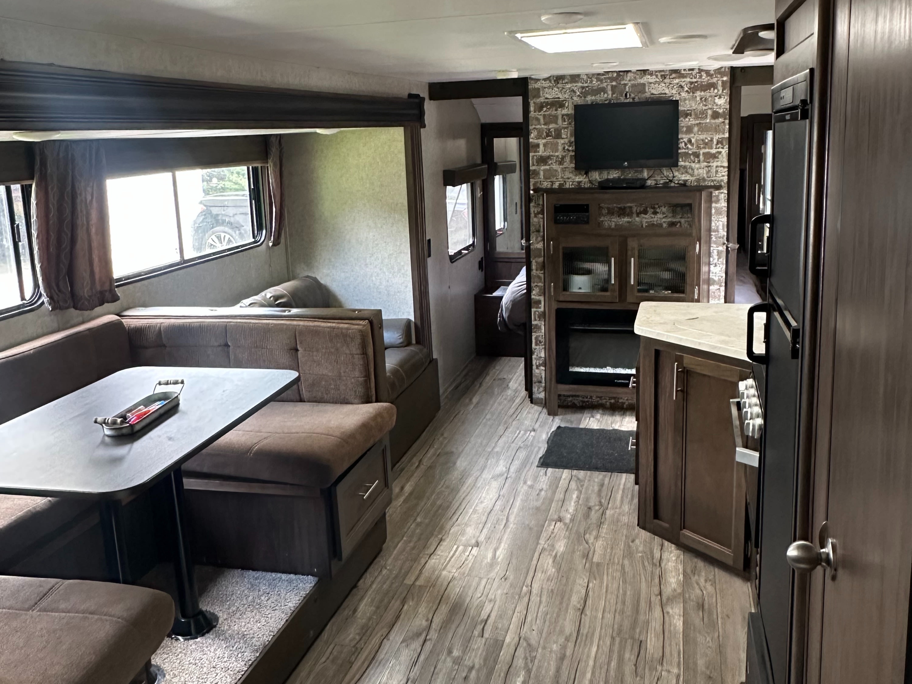 Pet-Friendly Family Bunkhouse Camper | Sleeps 8 | Delivery Available