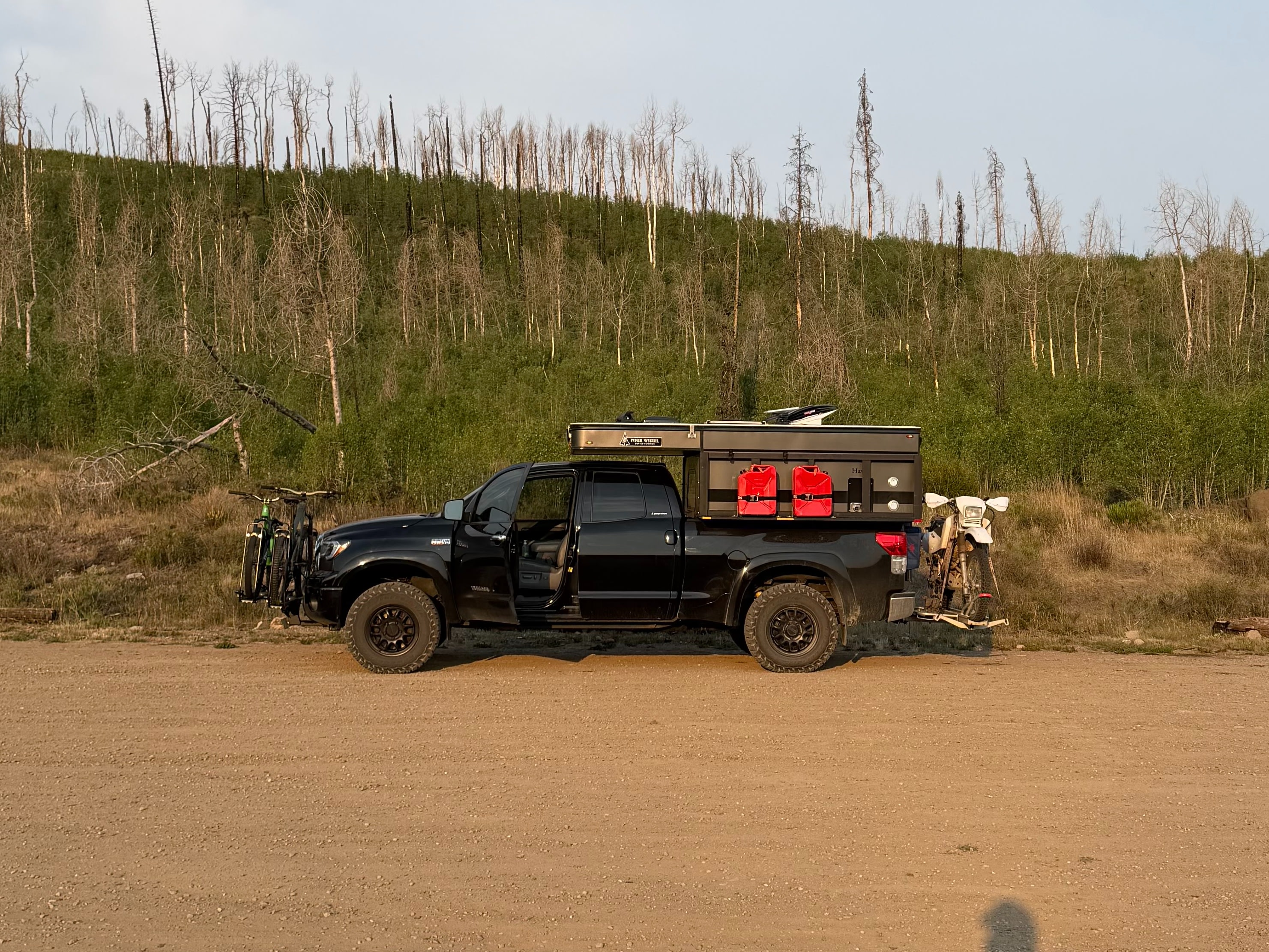 Toyota Tundra 4wd / 2023 hawk 4 wheel camper