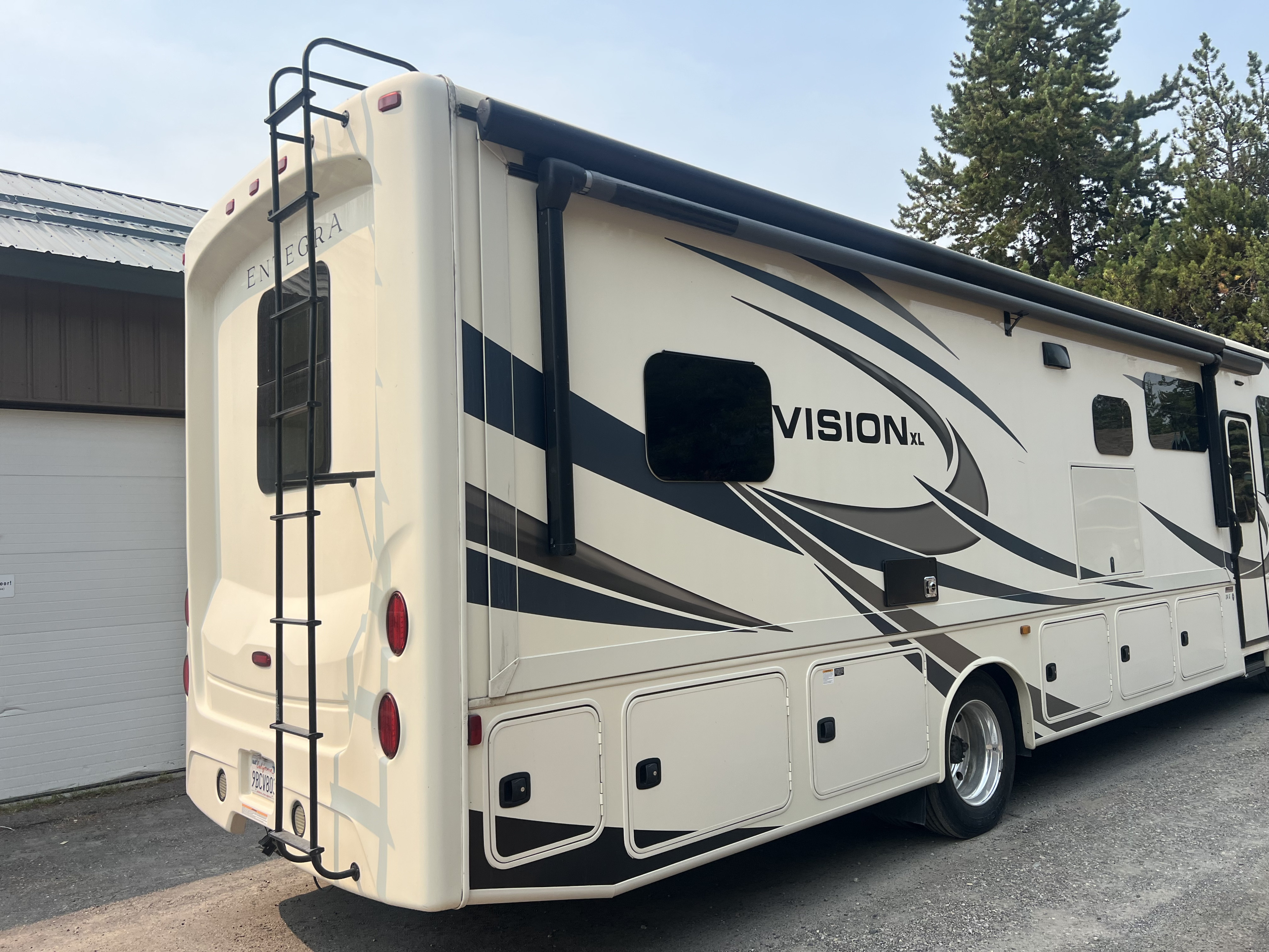 Entegra Vision XL 34G – Luxury Class A | Sleeps 6