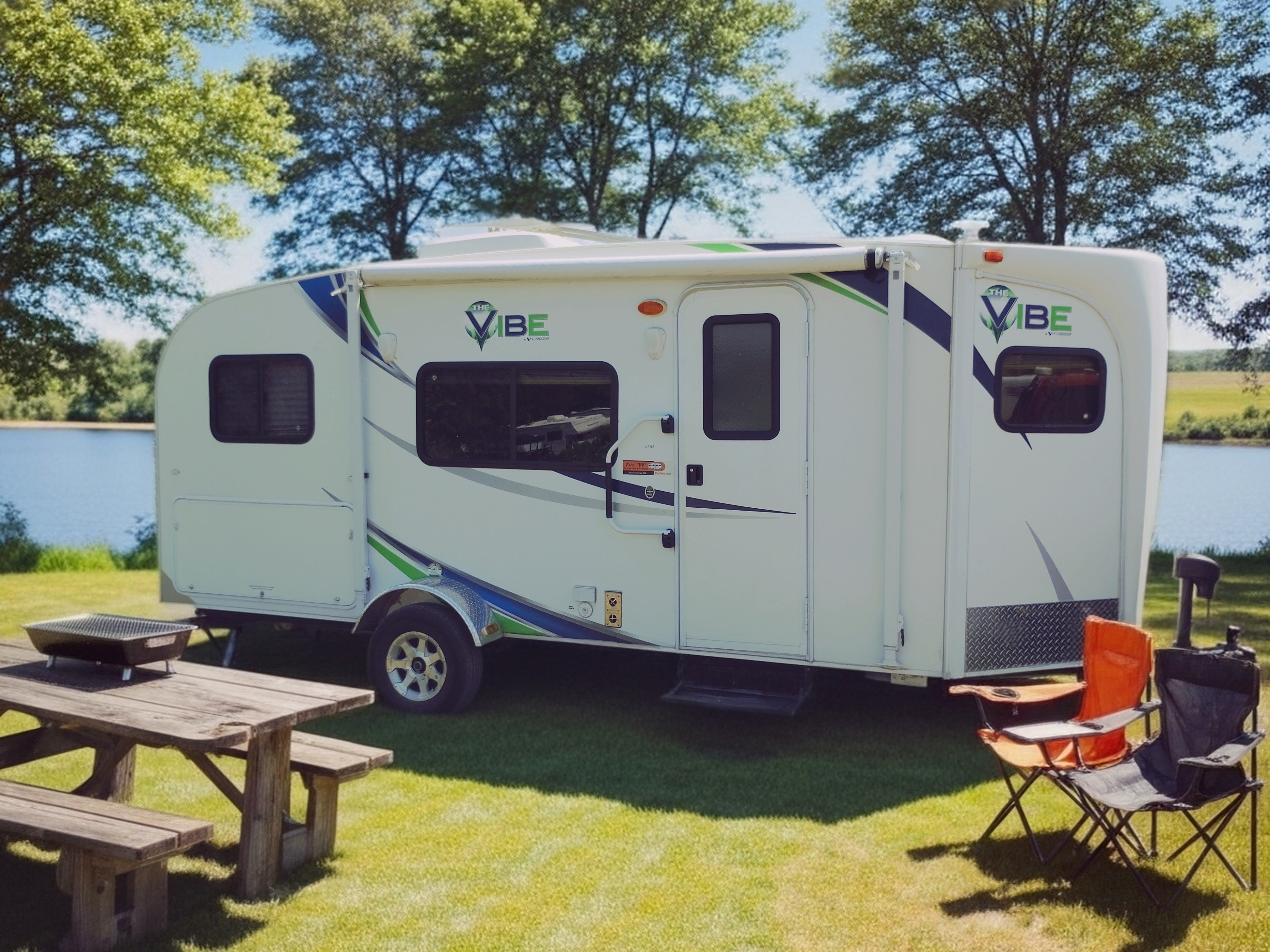 20' V-Cross Vibe, EZ Pullin' Lux Tent on Wheels!