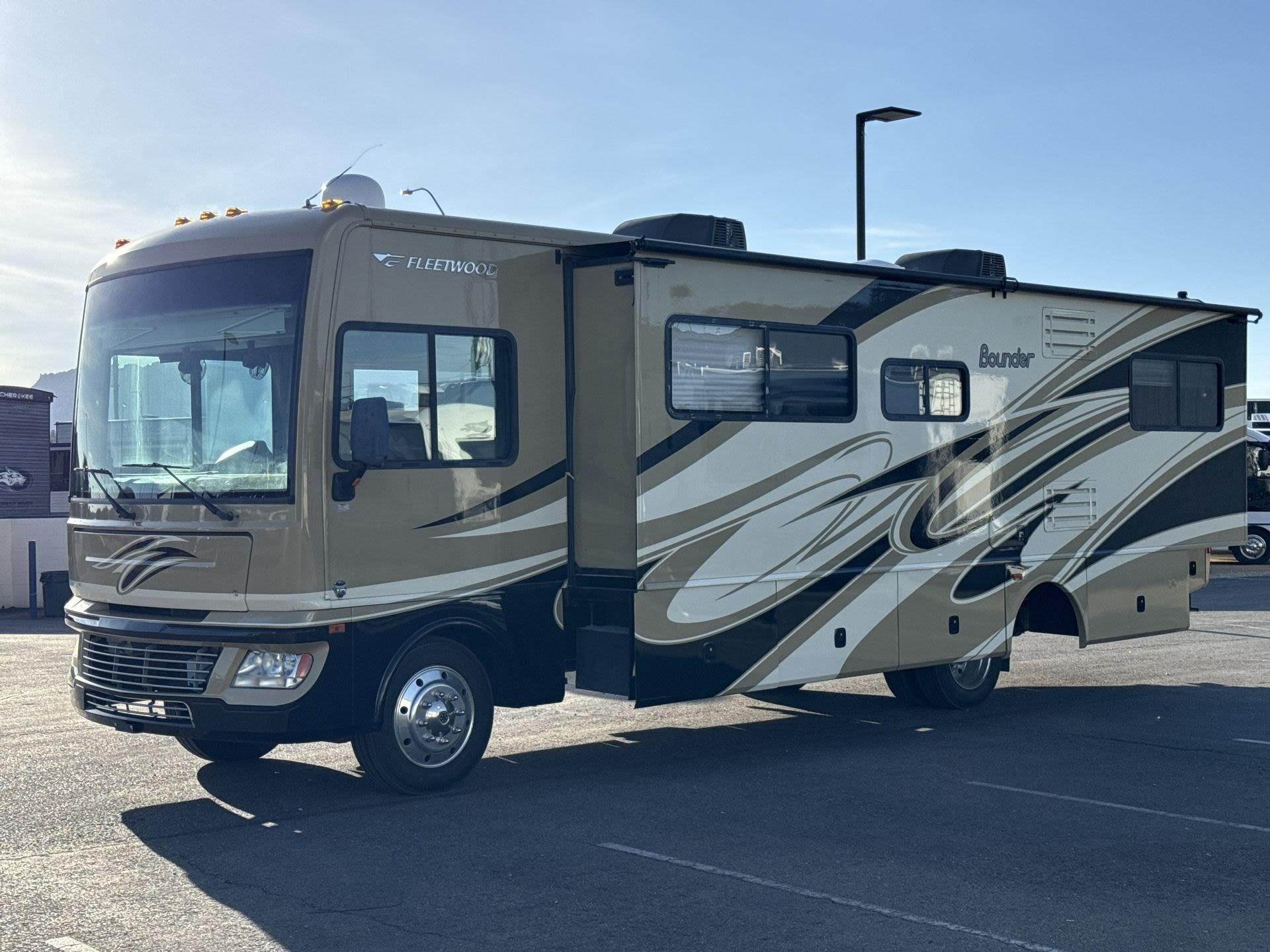 2011 Fleetwood Bounder 33U