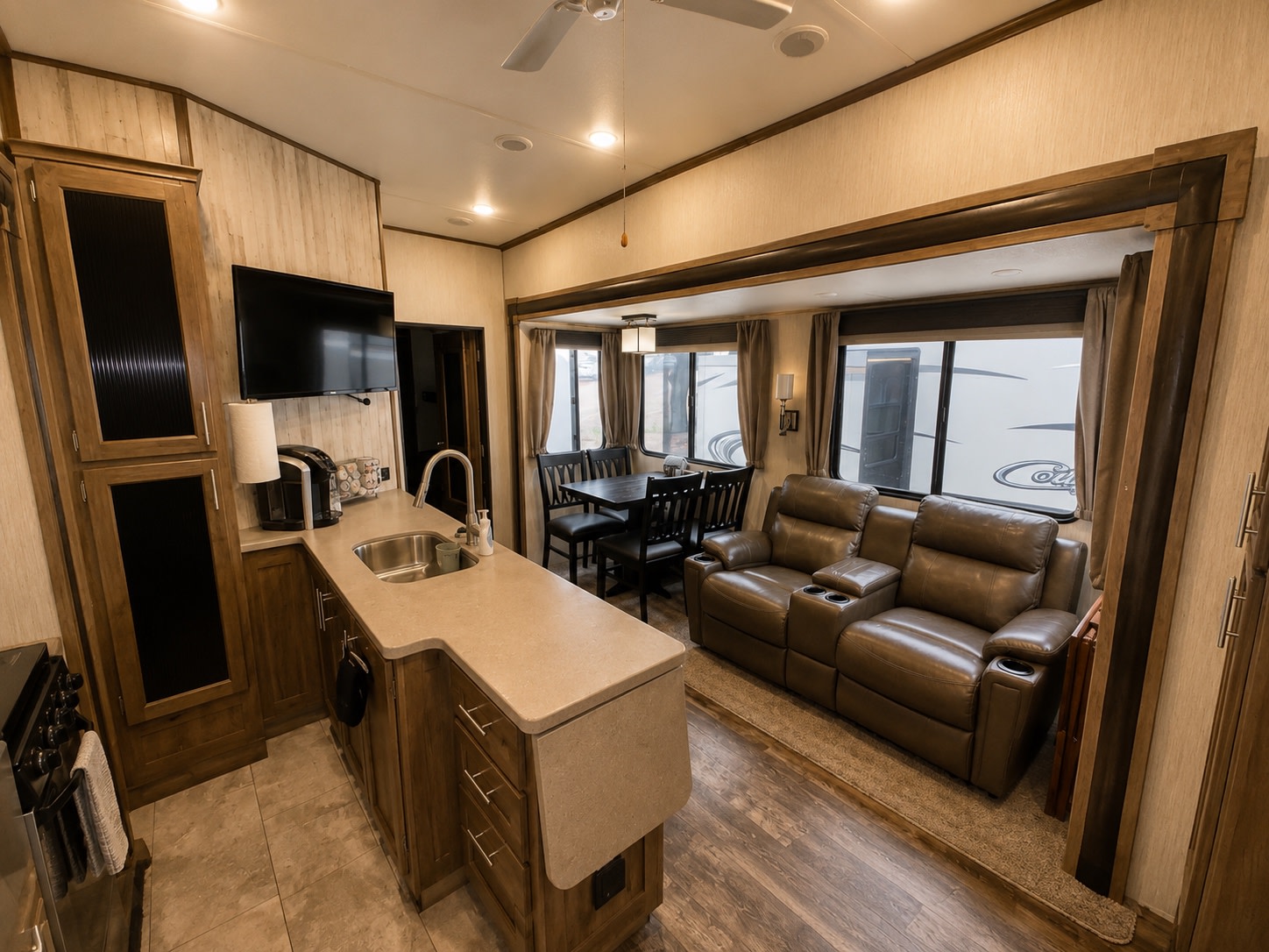 Fifth-wheel RV Rental 