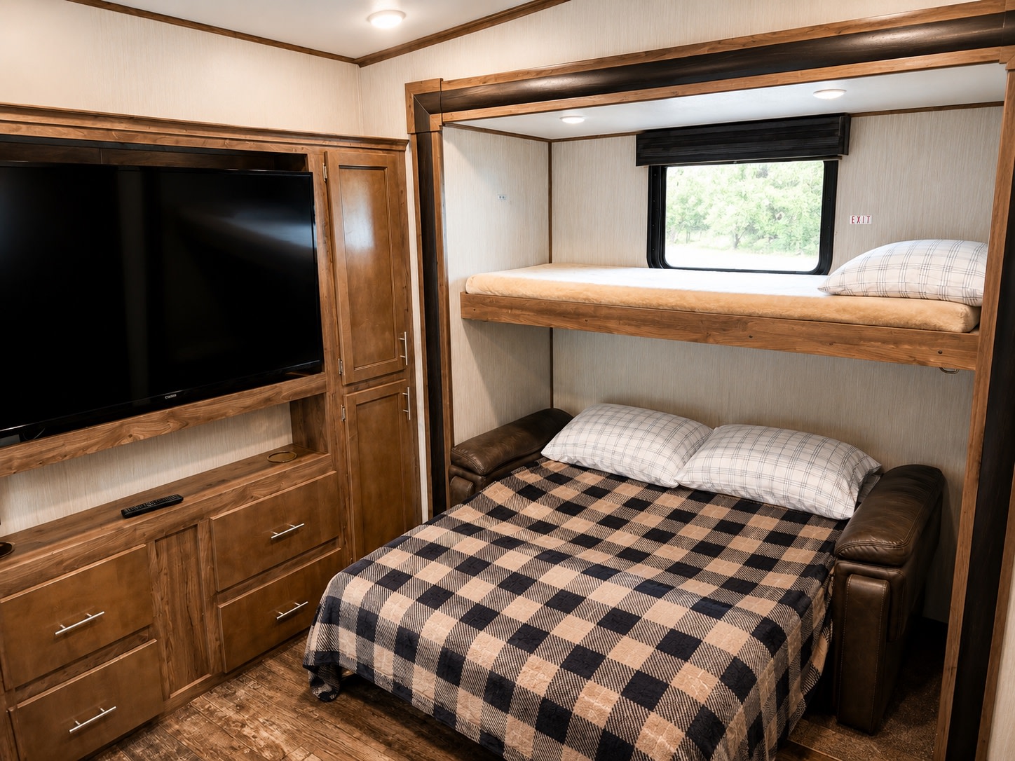 Fifth-wheel RV Rental 