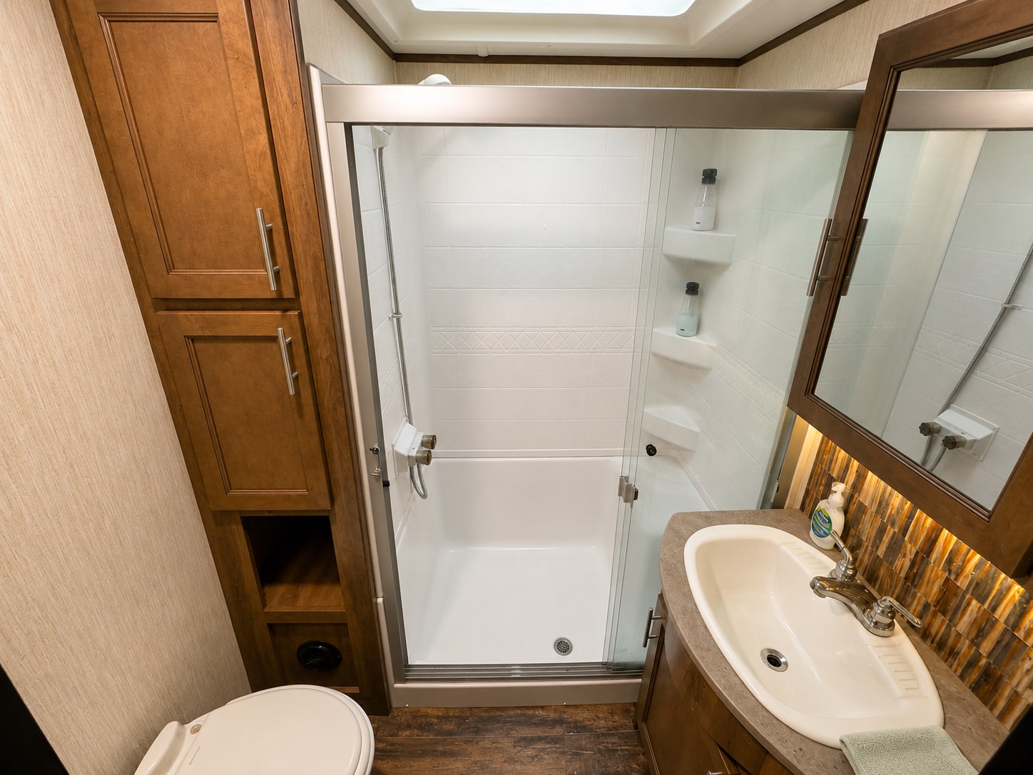 Fifth-wheel RV Rental 