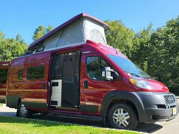 Luxury Adventure Camper Van - Fully Equiped, Easy to Drive!