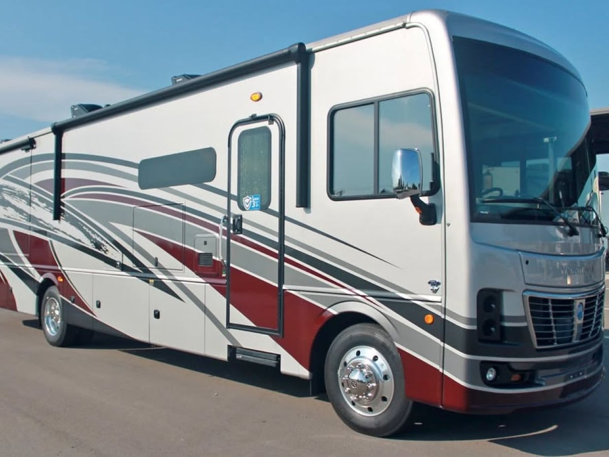 2022 Holiday Rambler Vacationer 36F w/bunks and two full baths!!