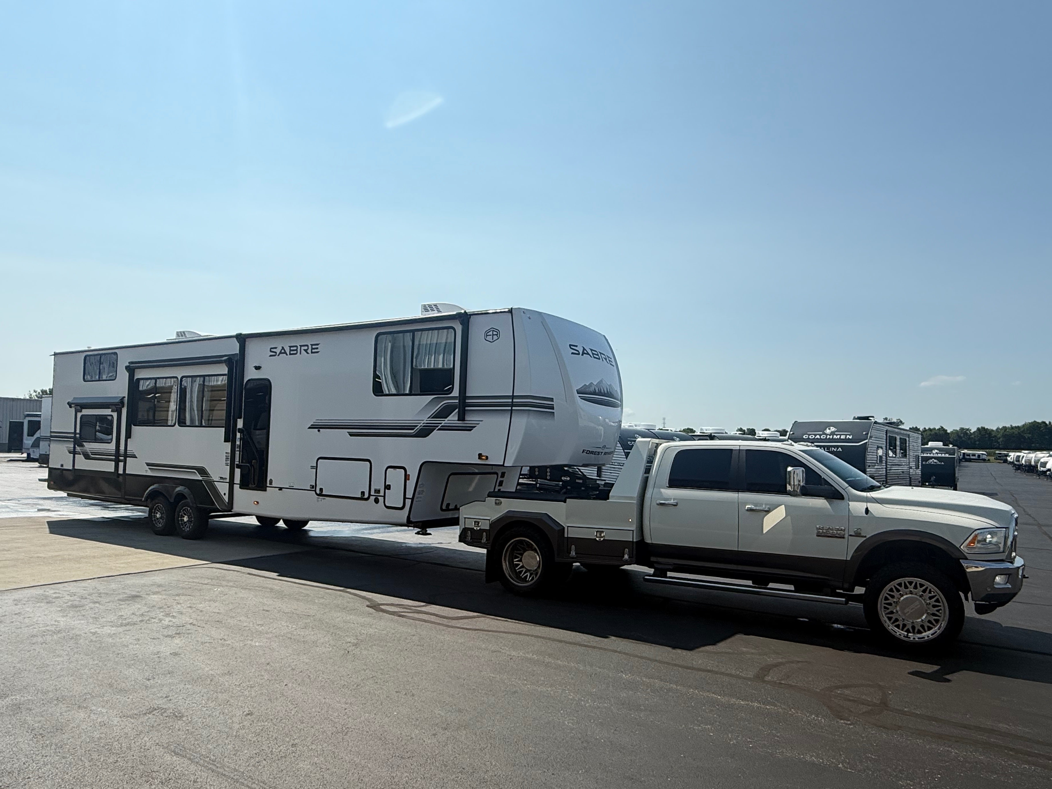 Howdy Hideaway | Luxury Family 5th Wheel