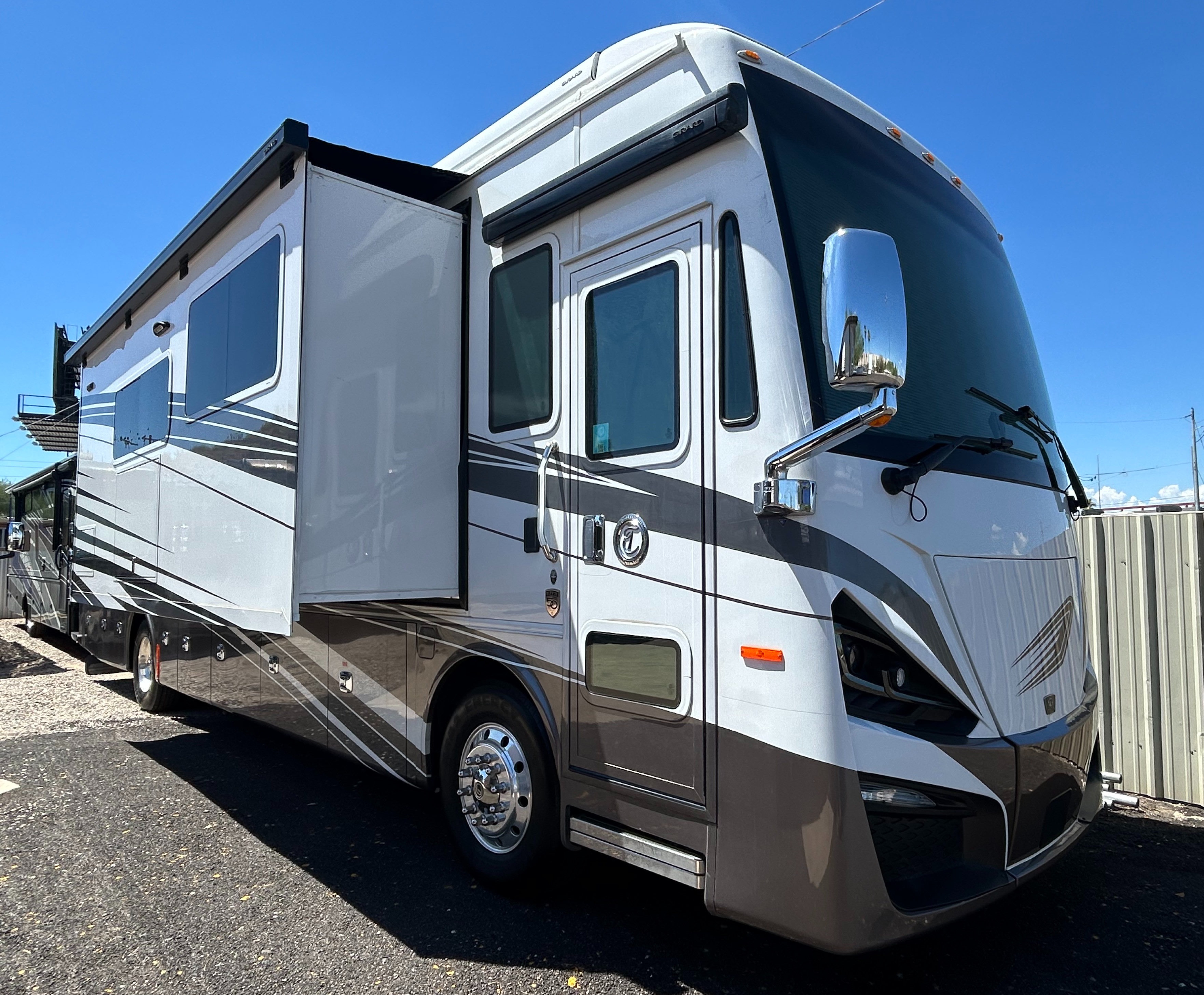 A-5 Luxury 41' Tiffin Phaeton, King Bed, 1.5 Bath, Diesel - Sleeps 7