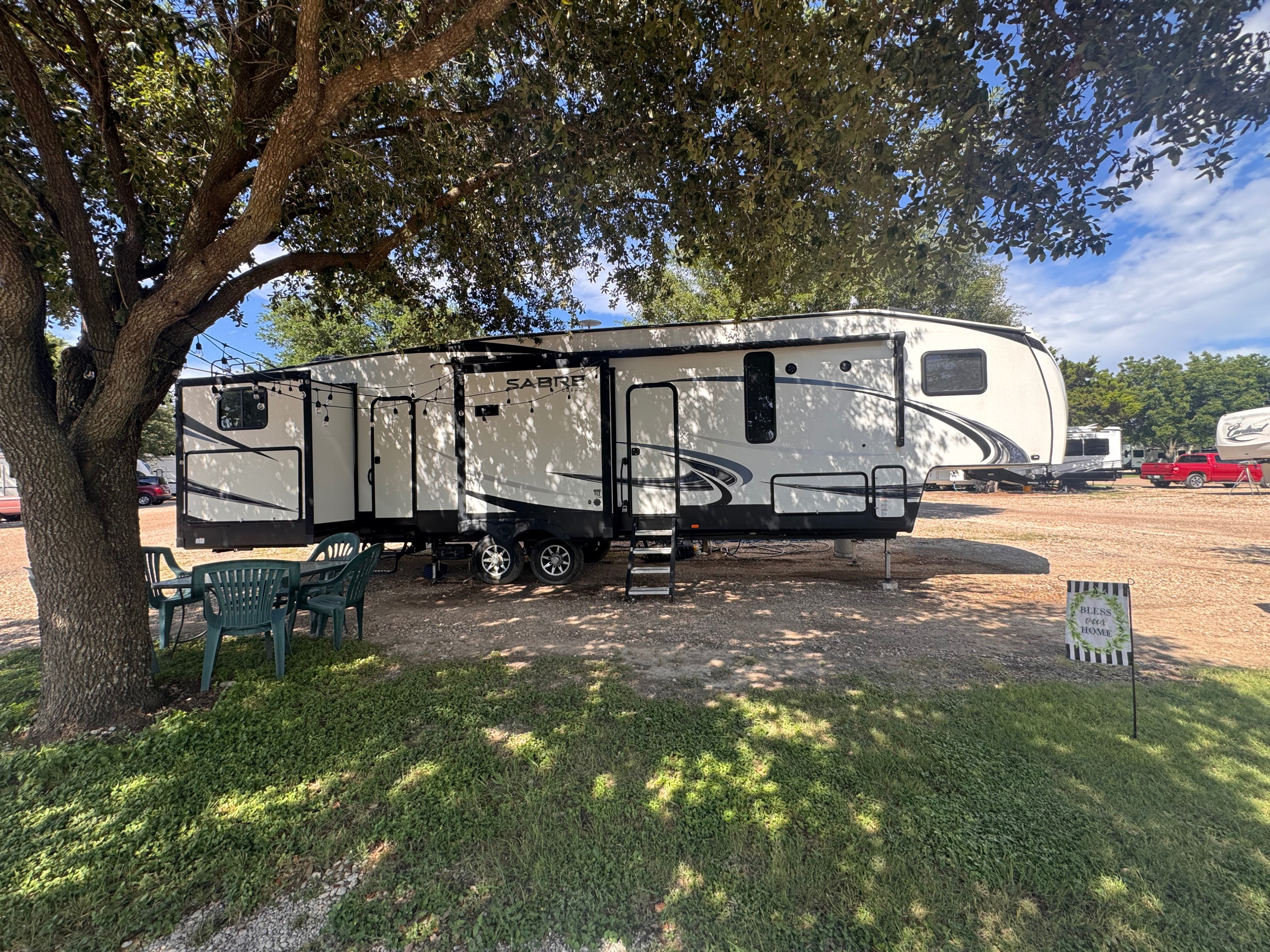 Fifth-wheel RV Rental 