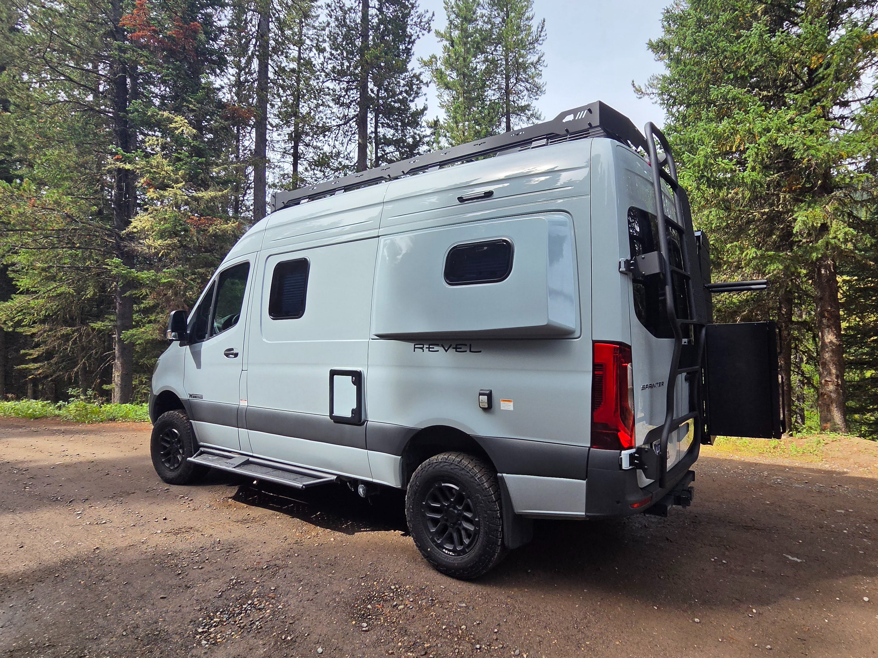2026 AWD Winnebago Revel 44E UNLIMITED MILES "Betty" LOADED + Starlink