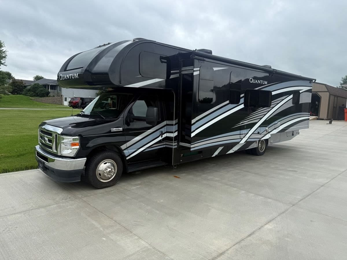 Ready for Adventure! 2023 Thor Quantum Class C