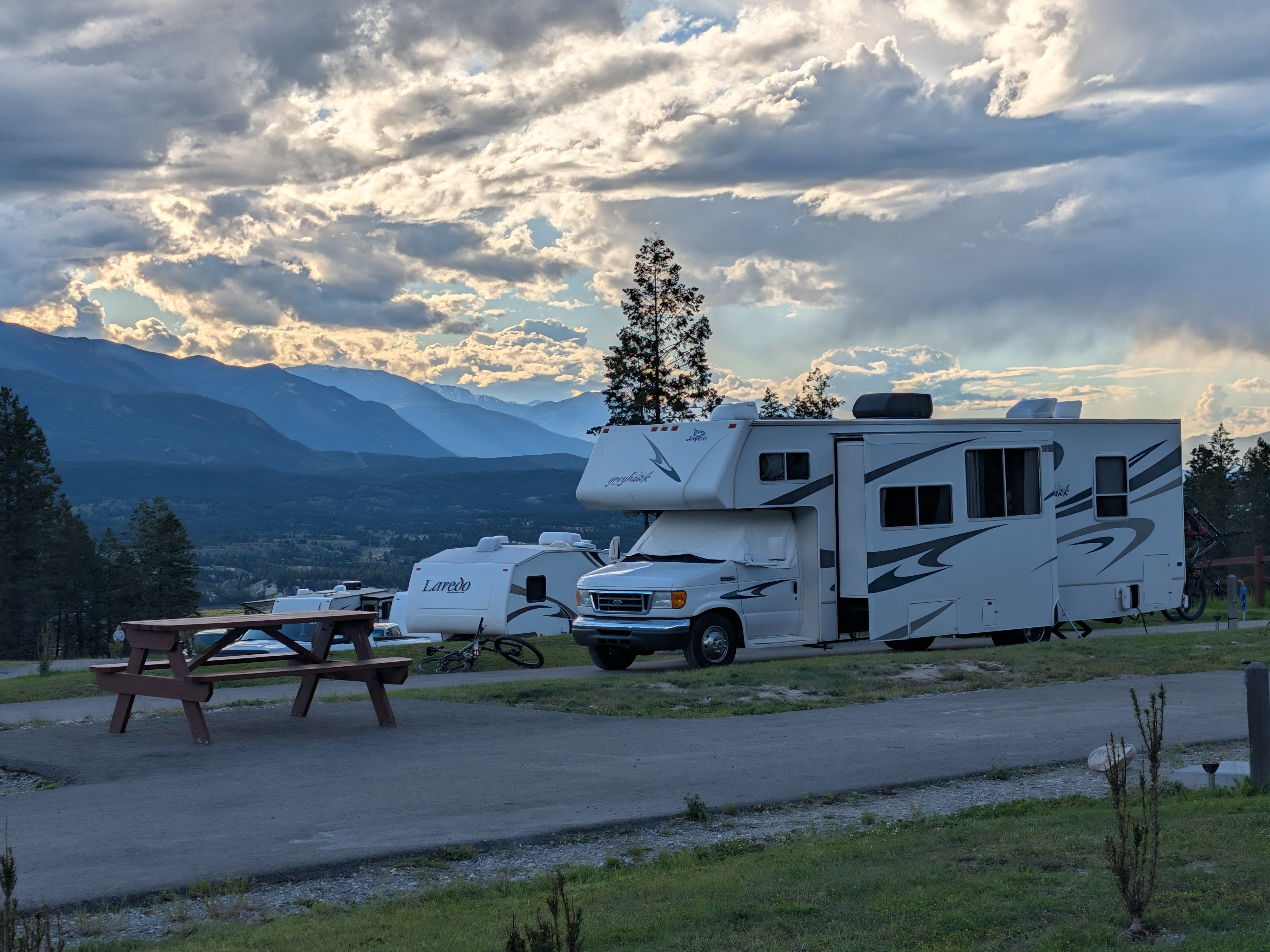 The Summit Hawk - 31ft Class C Jayco