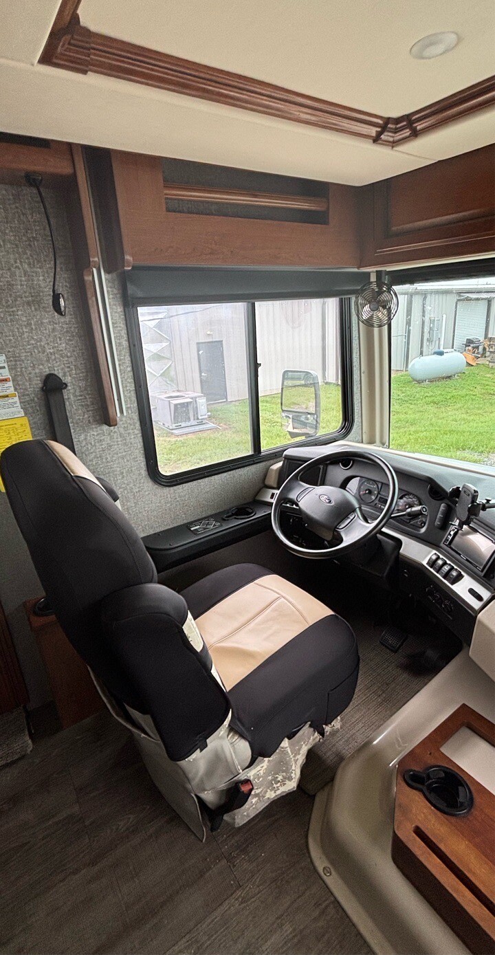 Class A Fleetwood Bounder with 2 Full Bath a King Bed and Family Bunkhouse!