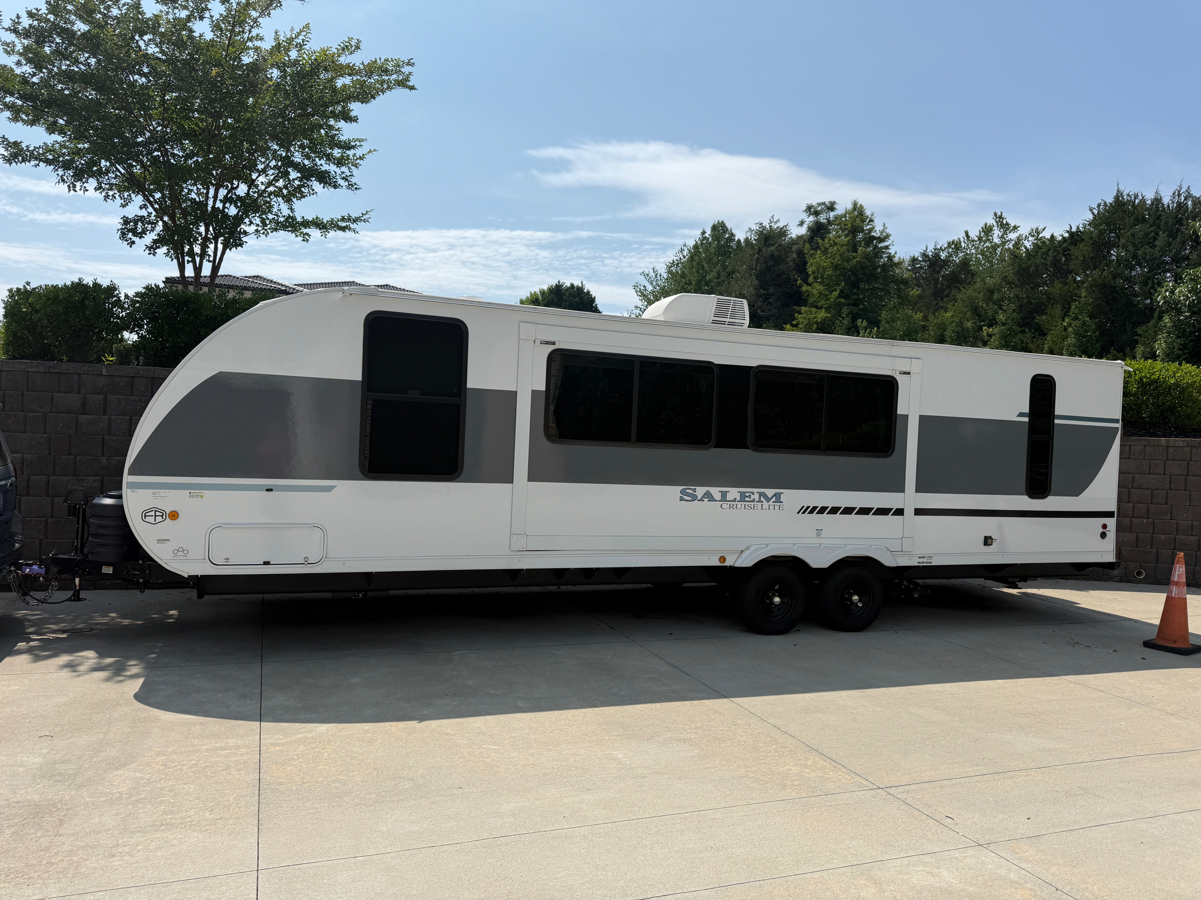 Upgraded 33' Family Bunkhouse!