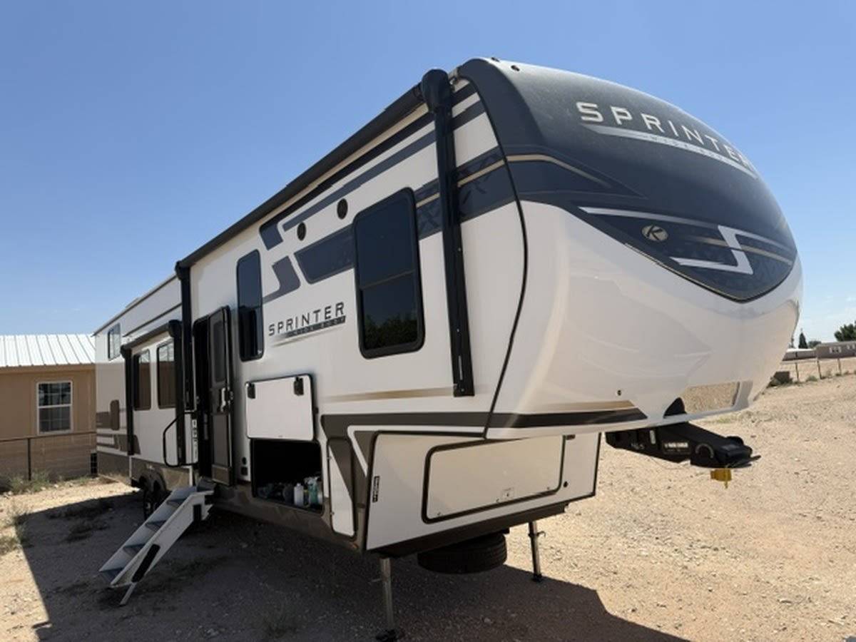Cliff & Shalauna’s Kid- and Pet-Approved RV Rental