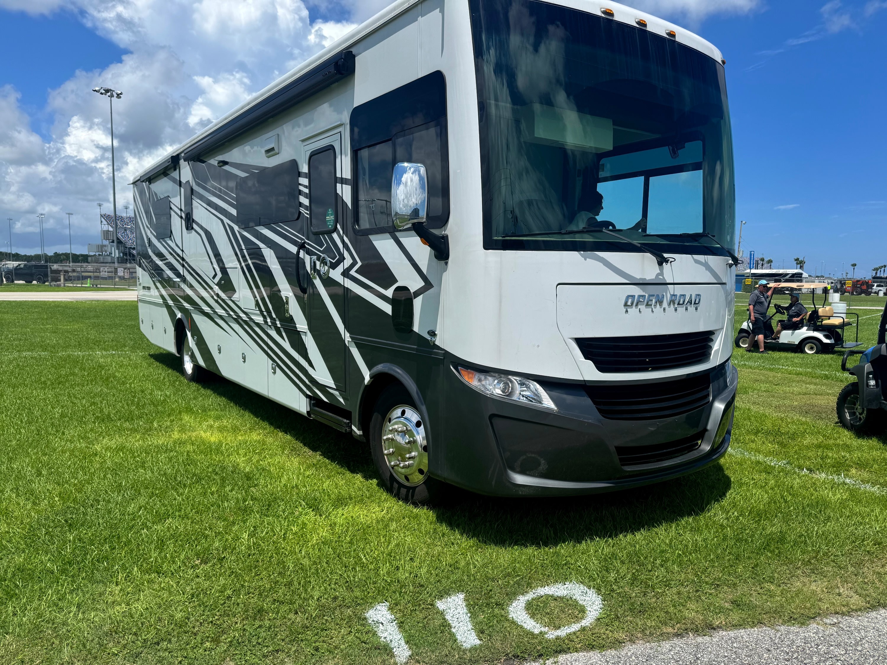 2025 Tiffin Allegro 36UA • Bunks + King • Free Starlink • Delivery