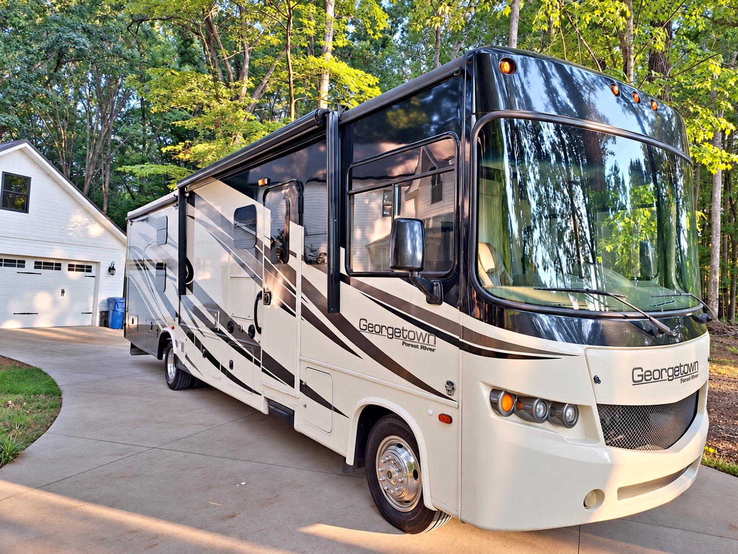 Luxury Class A | Sleeps 8 | Bunkhouse