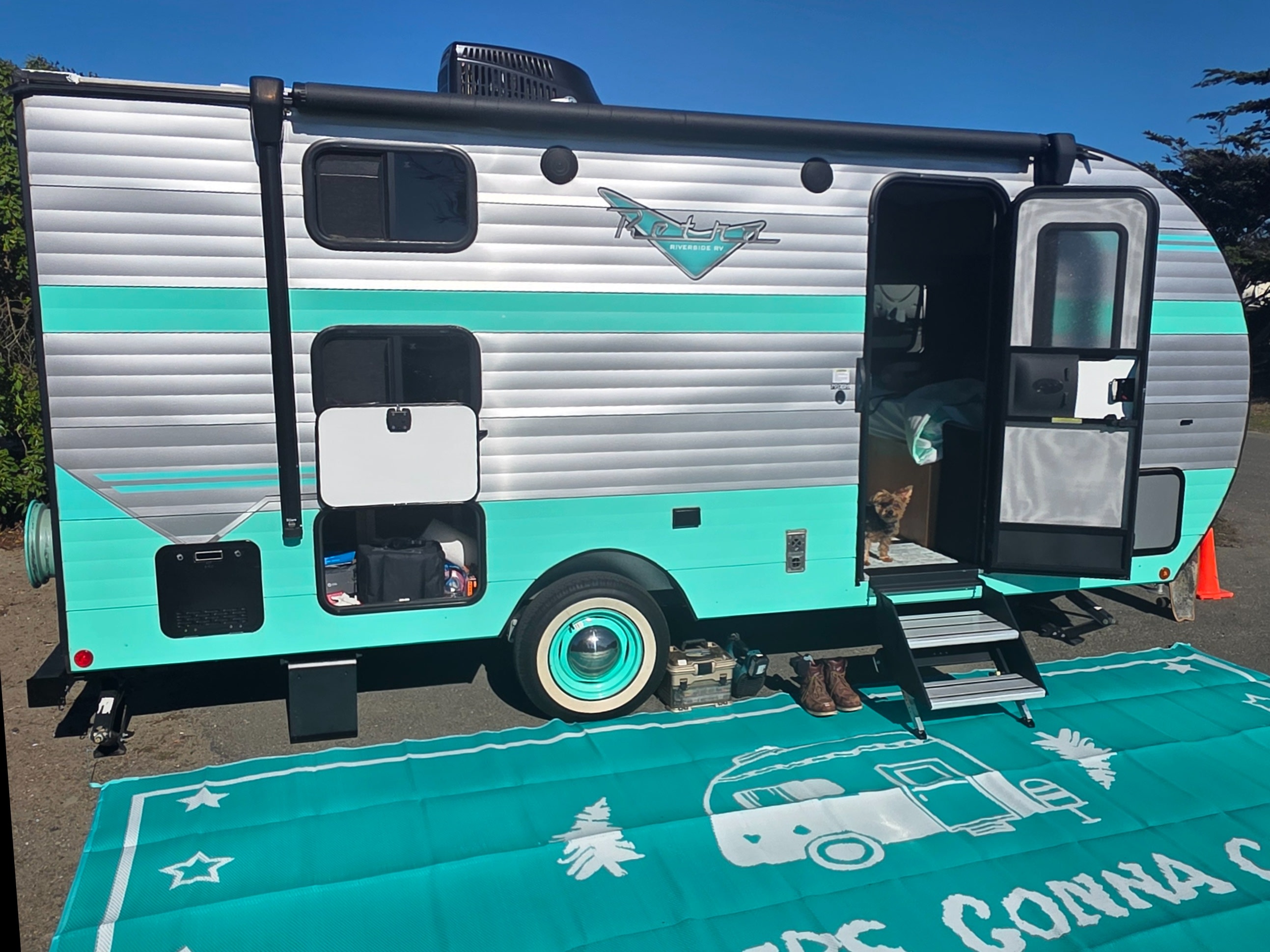 Seafoam Dream — Retro 190BH Wine Country & Beach Getaway