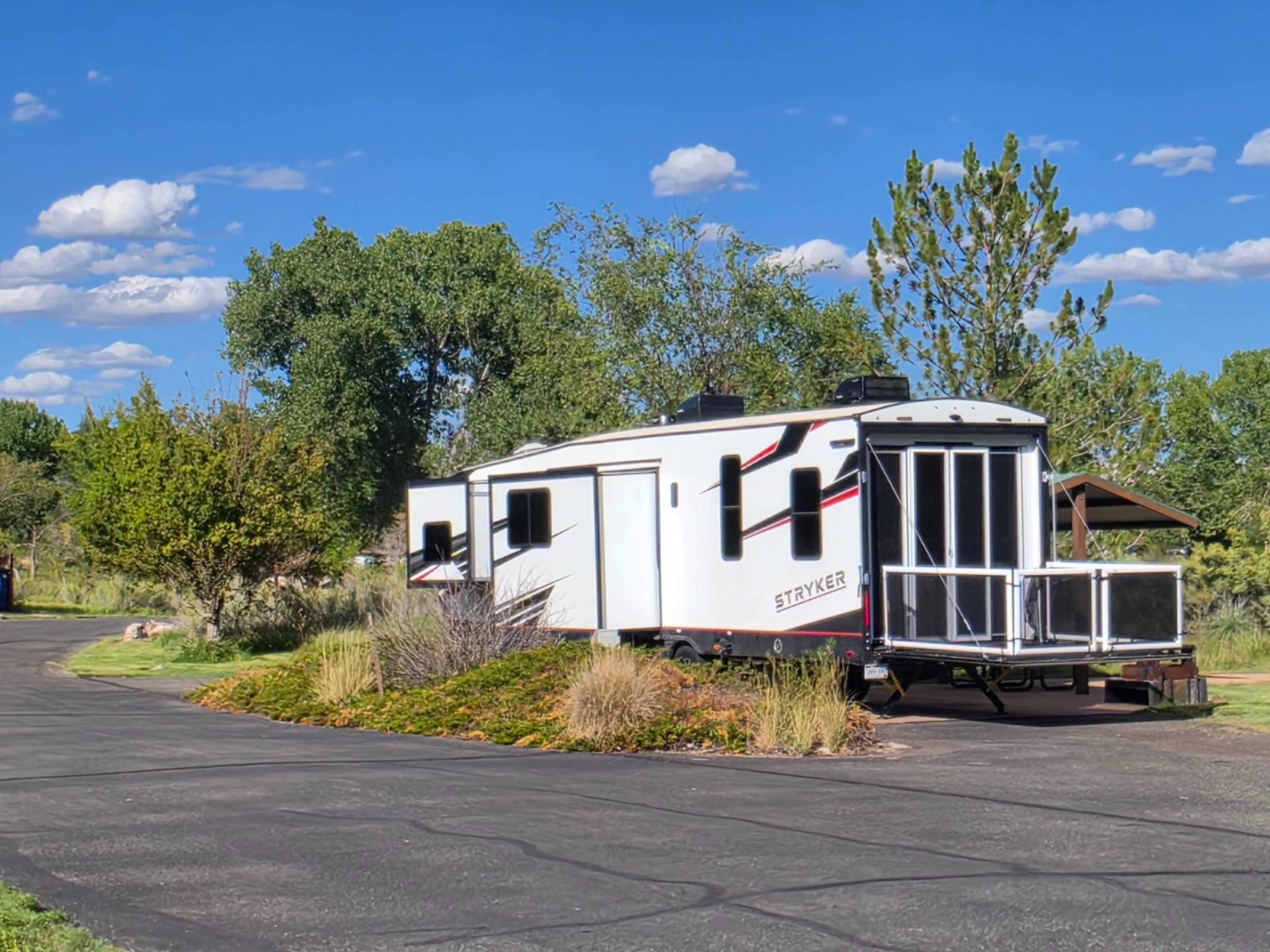 Luxury toy hauler, sleeps 8+