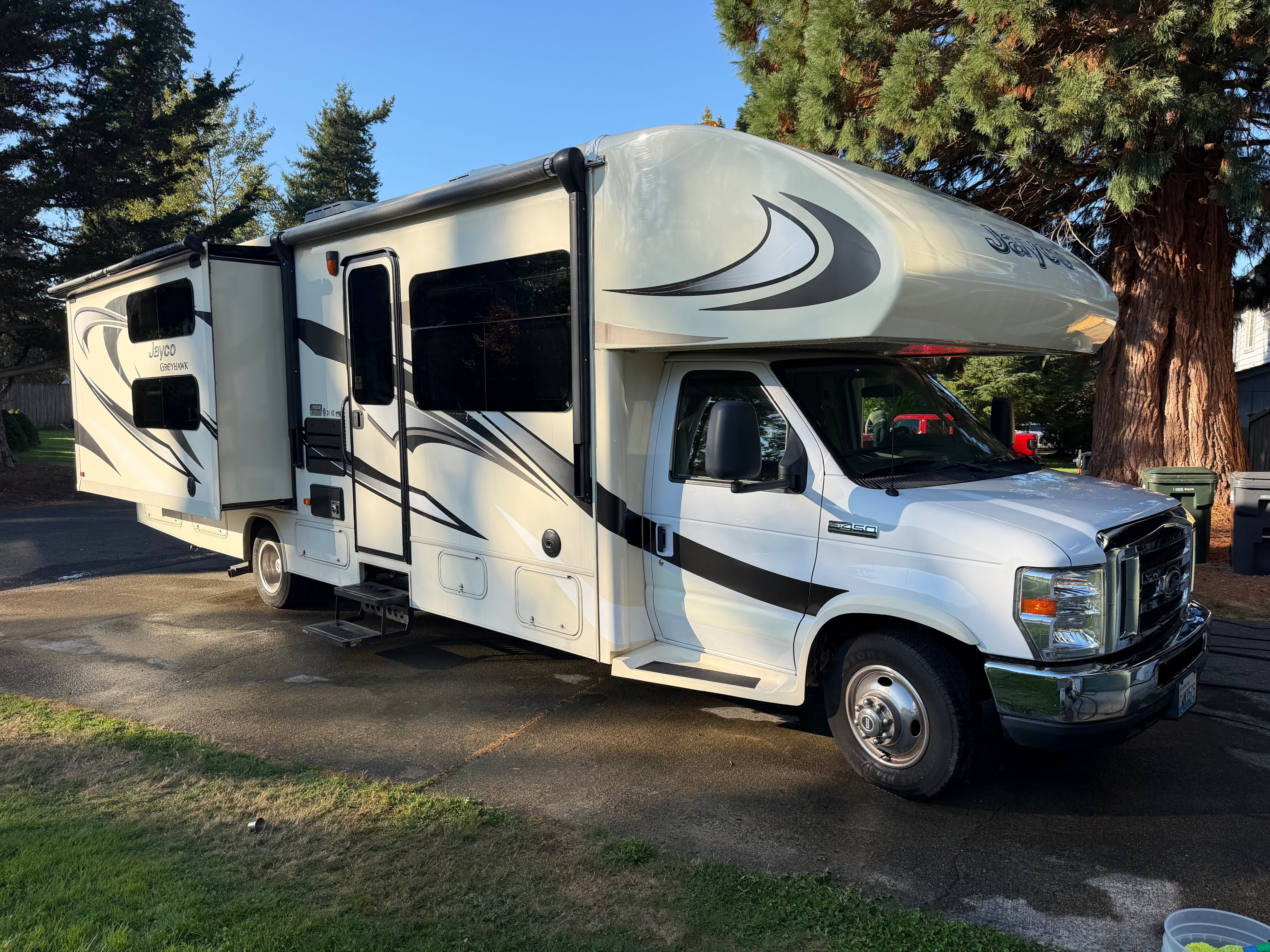 Family-Friendly Jayco | Sleeps 10 | Full Kitchen + Private Bedroom