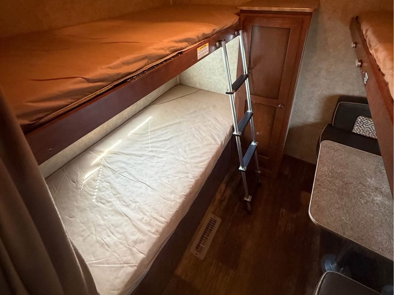 RV rental with comfy bunk beds and dinette seating. Ideal for travel adventures.. Aspen Trail Aspen Trail Trailer 2014