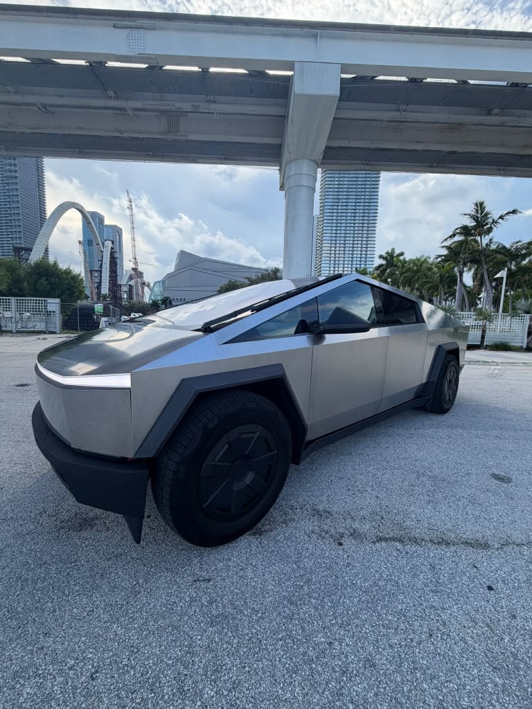 2025 Tesla Cybertruck