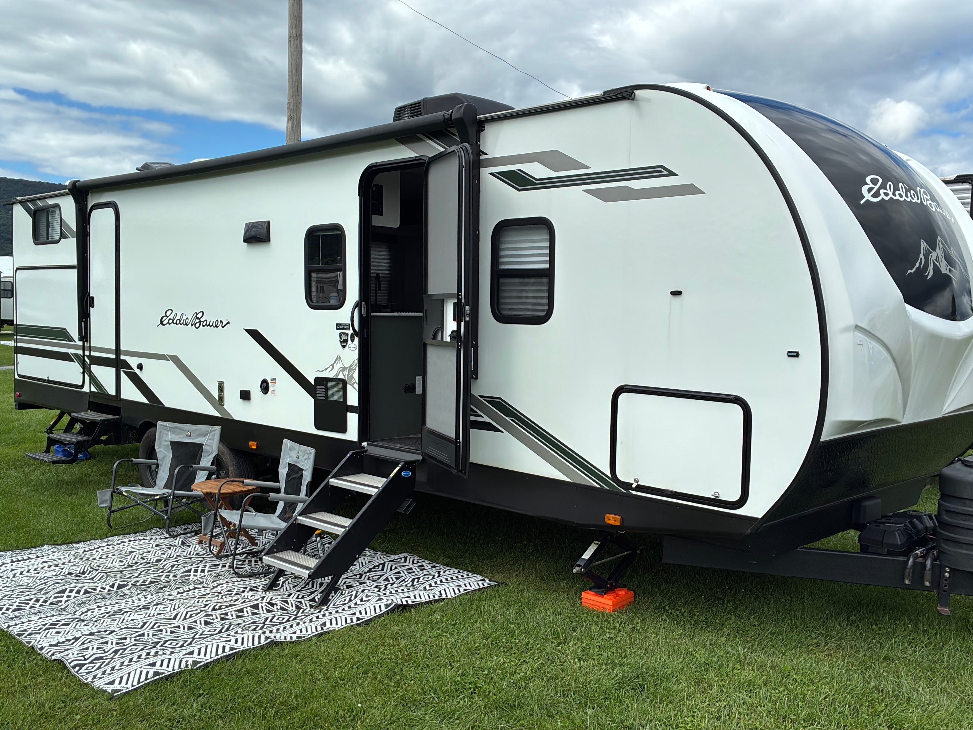 2024 Eddie Bauer BH, We Deliver & Set Up Sleeps 10