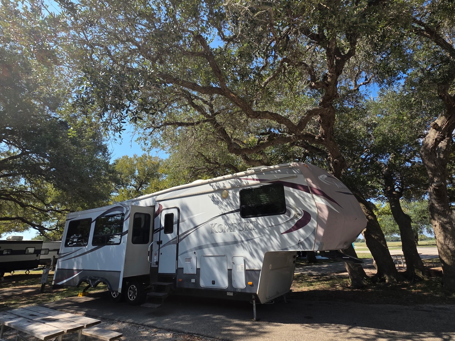 Komfort 3130FRL Fifth Wheel
