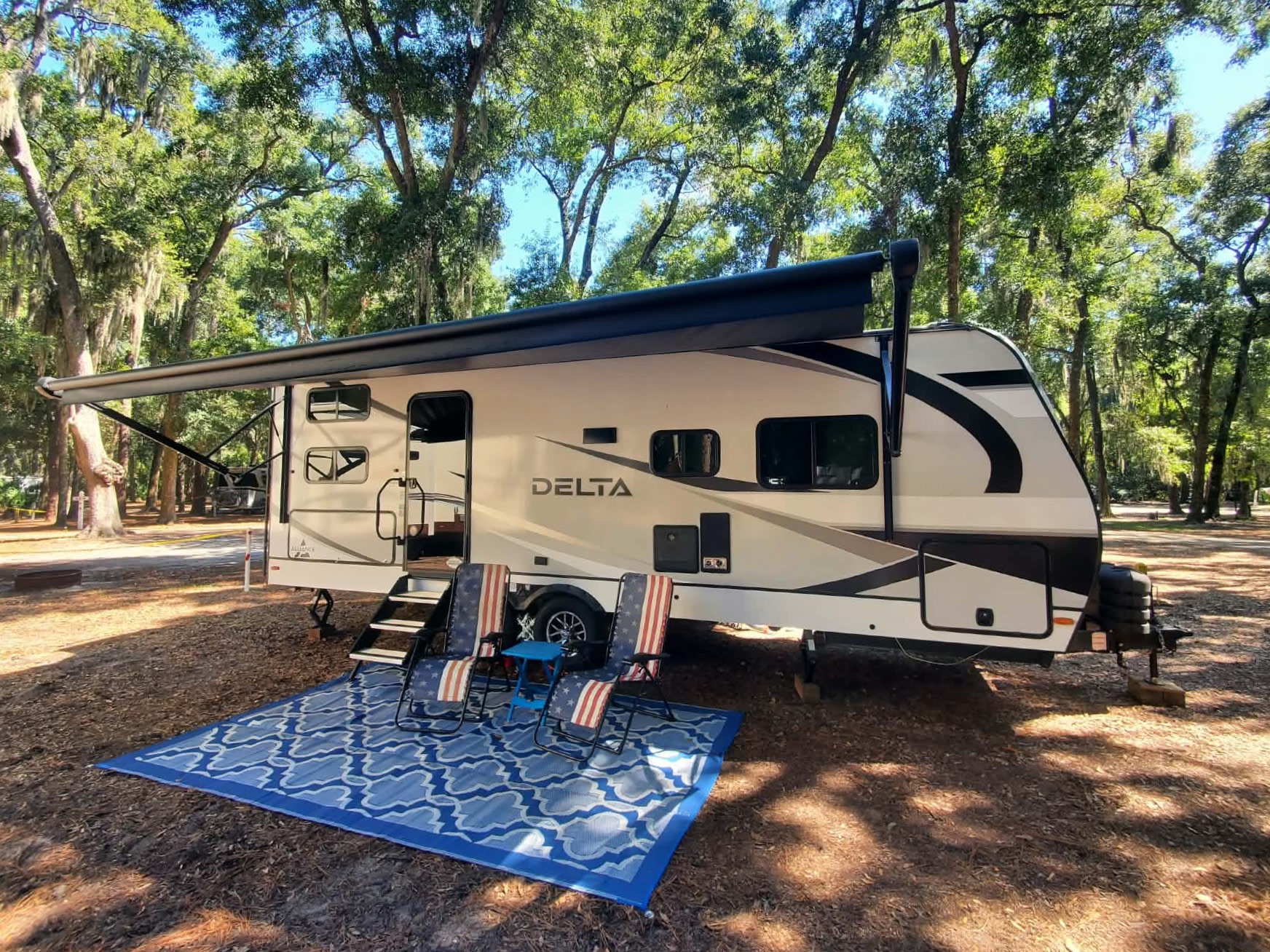 2024 Alliance Delta 251BH w/ Queen Bed & 2 Full Size Beds- Sleeps up to 8