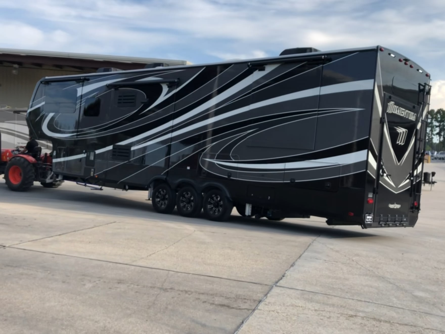 Luxury 5th wheel toy hauler