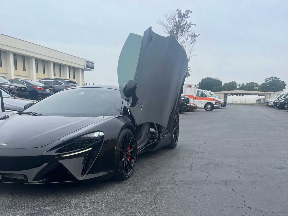 2021 MCLAREN ARTURA