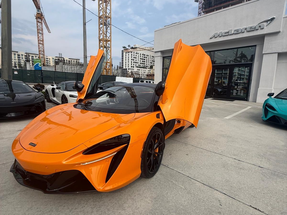 2025 McLaren Artura