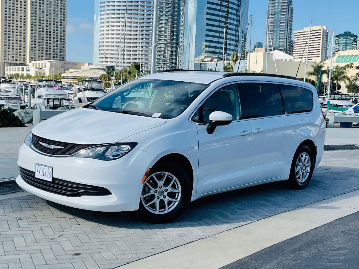 2020 Chrysler Voyager