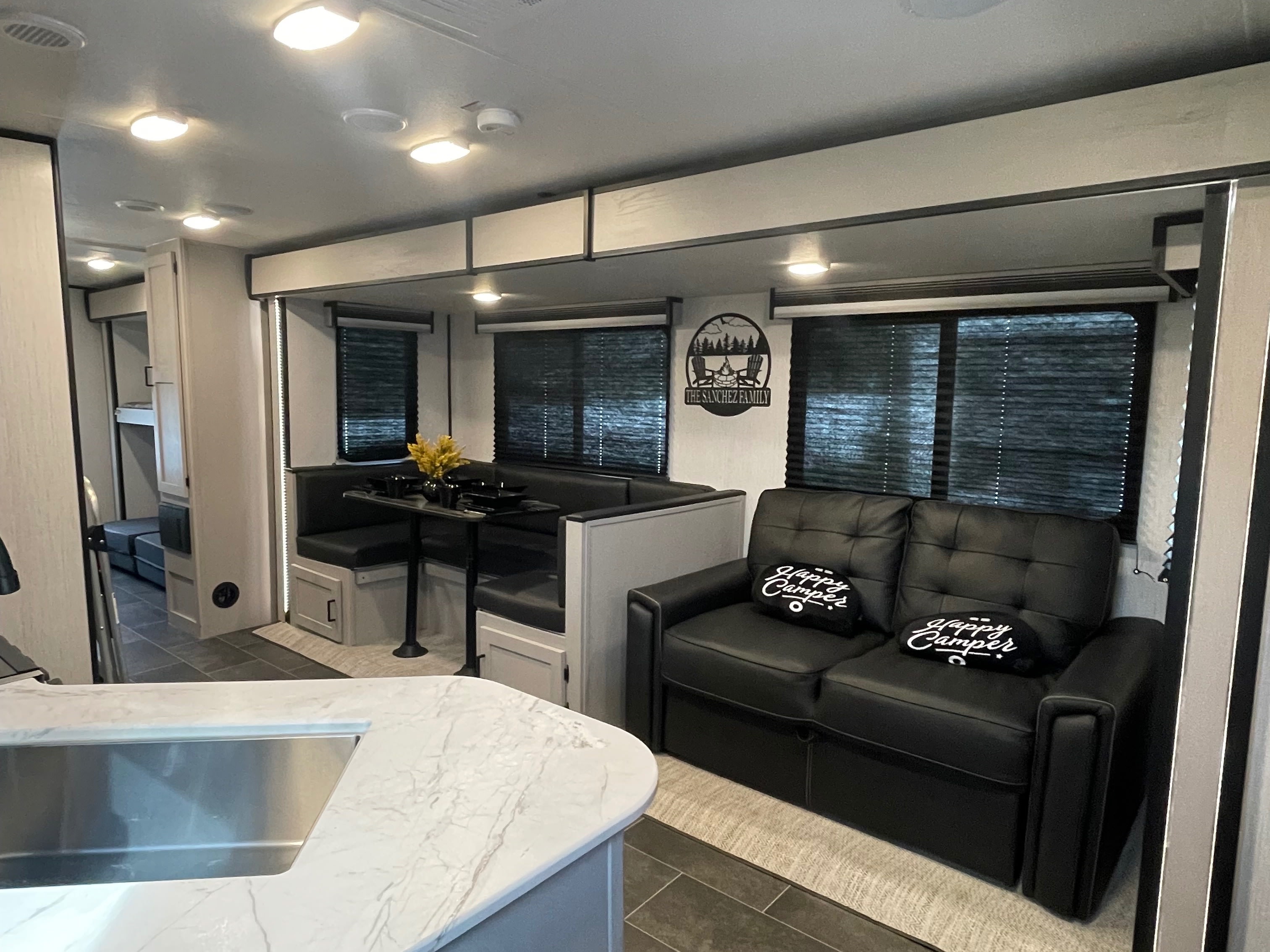 Luxury Mallard RV | Sleeps 10 | Delivery, Setup & Wi-Fi Included
