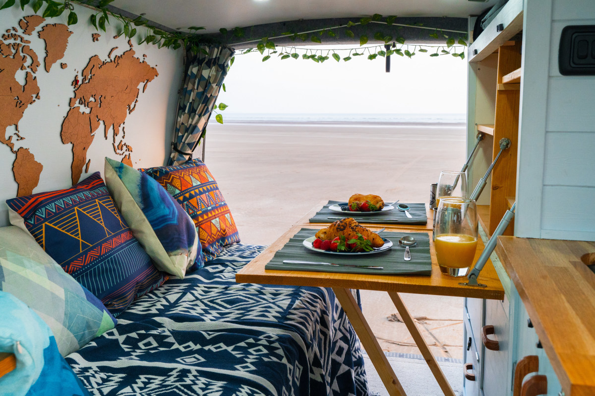 Sofa and Table Set up