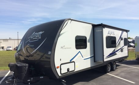 Coachmen Apex |  Spacious, & Lightweight | Sleeps 6