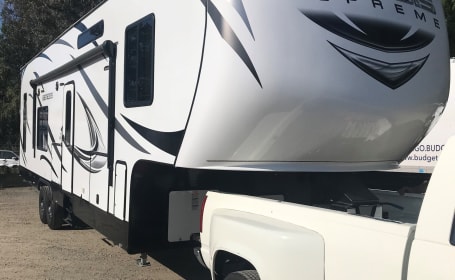 Genesis Supreme Toy Hauler 5th Wheel