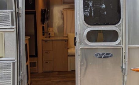 Airstream Safari - Upgraded with Solar