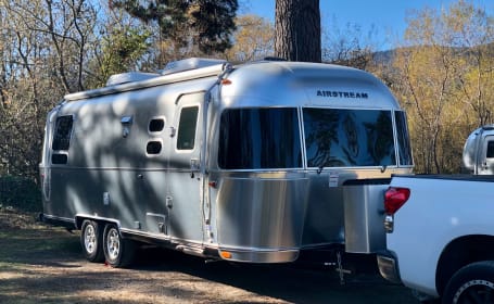 “The Spaceship” 2019 Airstream Flying Cloud