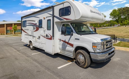 Explore in Comfort: 2015 Sunseeker 2500TS RV