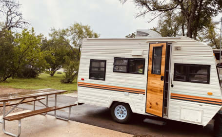 JOURNEY- Vintage 1989 Glamper (Fully Restored+Modern Amenities)