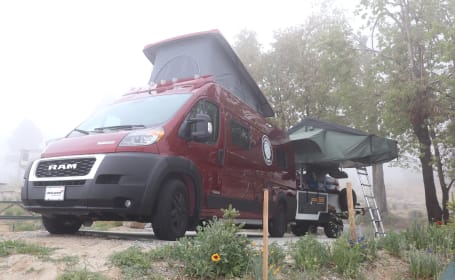 Cherry Red Pop Top- Winnebago Solis ***