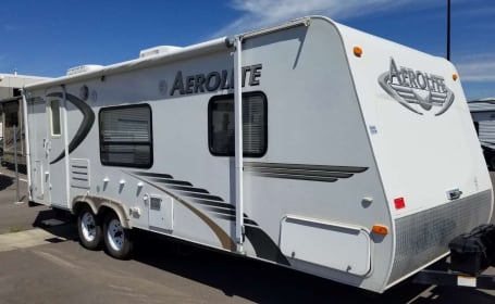 24' Dutchmen Aerolite W/EXTRAS - Reba the RV 1/2 ton towable, pet friendly!