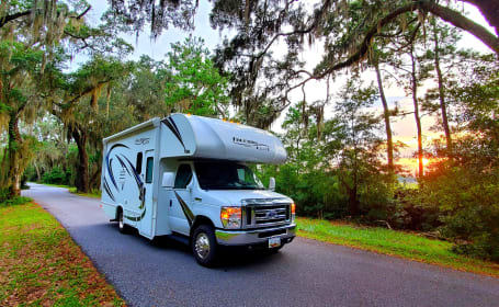 Modern Thor Motor Coach Freedom Elite RV 22FT