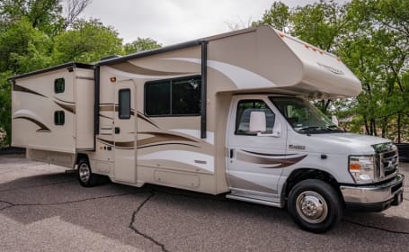 31 XL 2016 MINNIE 10 Sleeper - 2 Slideouts - Bunks
