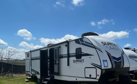 Bunkhouse with 2 bathrooms & King bed!