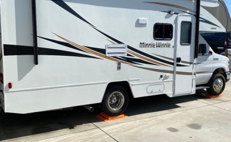BOOK our 2019 Winnebago Minnie Winnie 24' Easy to drive!!