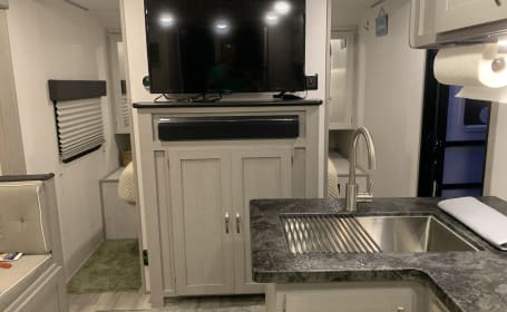 2022 28 ft Prime Time Tracer