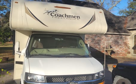 2017 Coachmen Freelander 27 QB